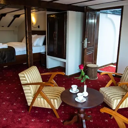 Bahus 住宿加早餐酒店 4*