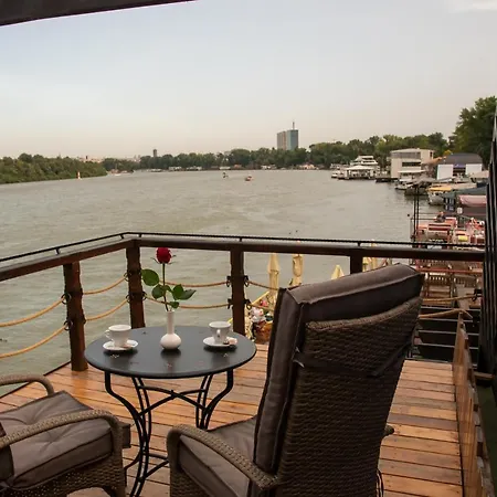 Bahus فندق مبيت وإفطار 4*